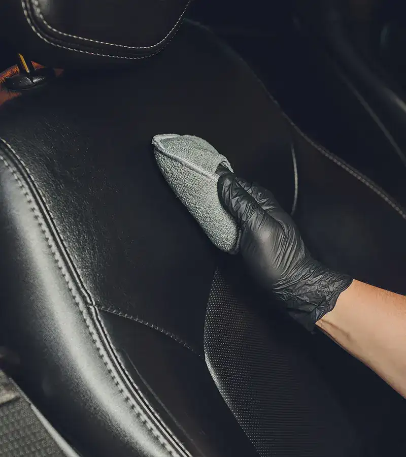 Hidratação de bancos em couro com produtos Vonnix Leather na 4Fast Detail em Brasília